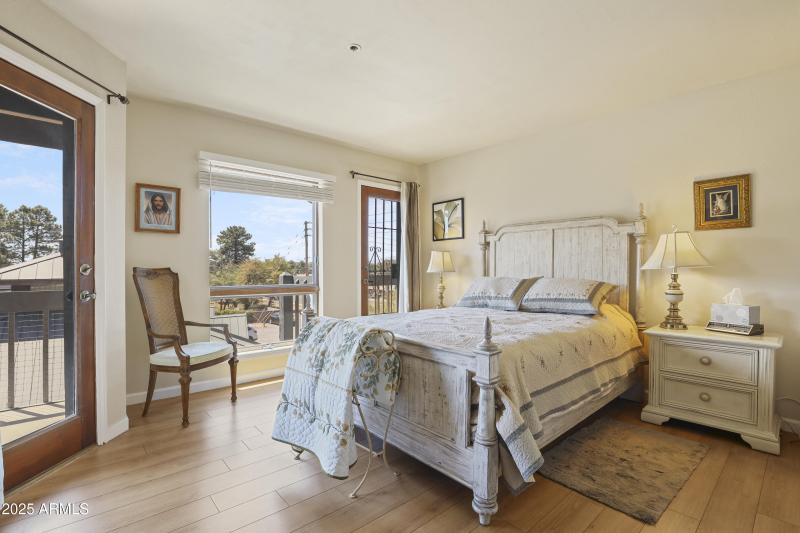 Master Bedroom (1)