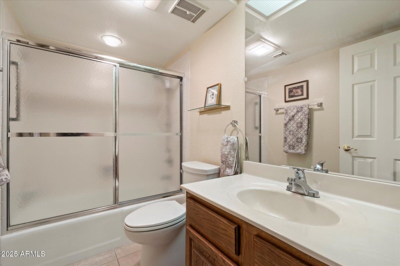 FULL HALL BATHROOM