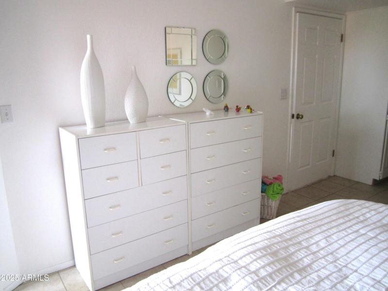 11 413 AMPLE BEDROOM STORAGE-DOOR TO LR