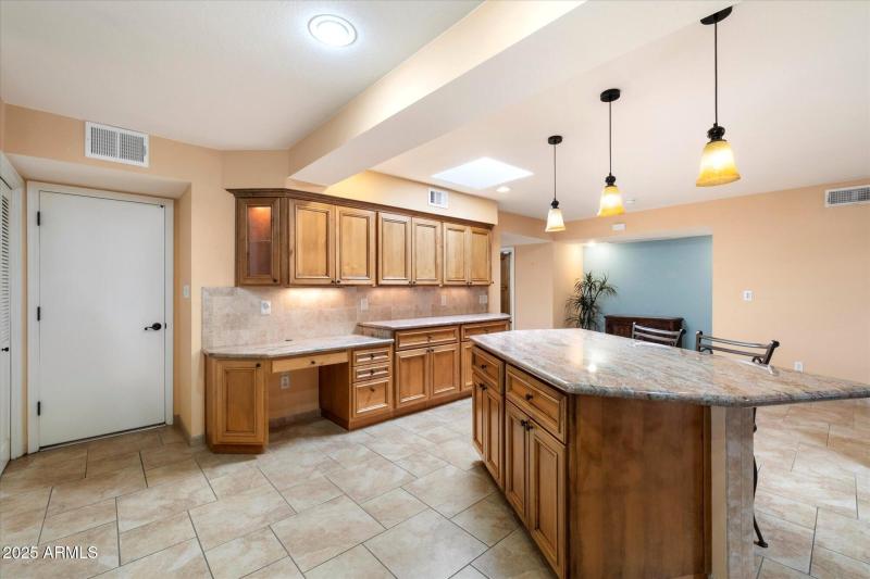 DIRECT ENTRY TO GARAGE