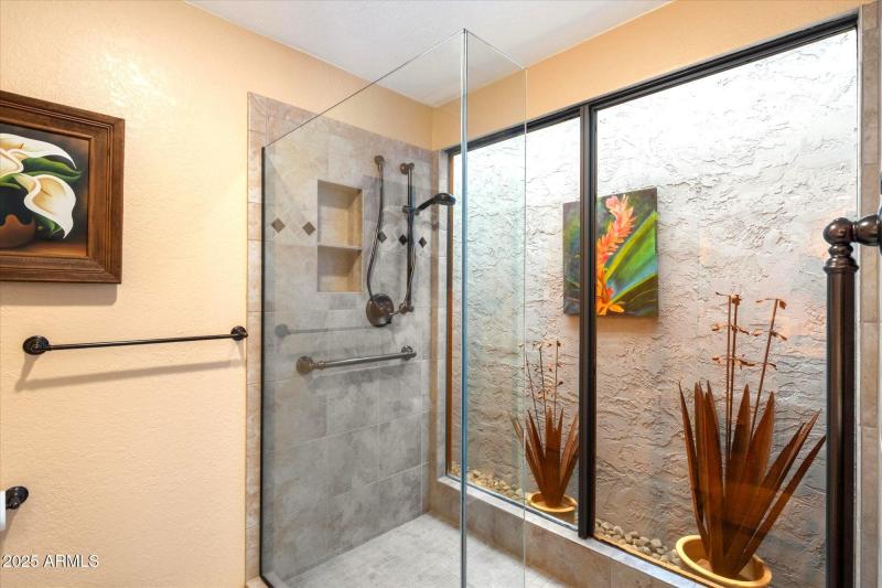TILED SHOWER/GLASS