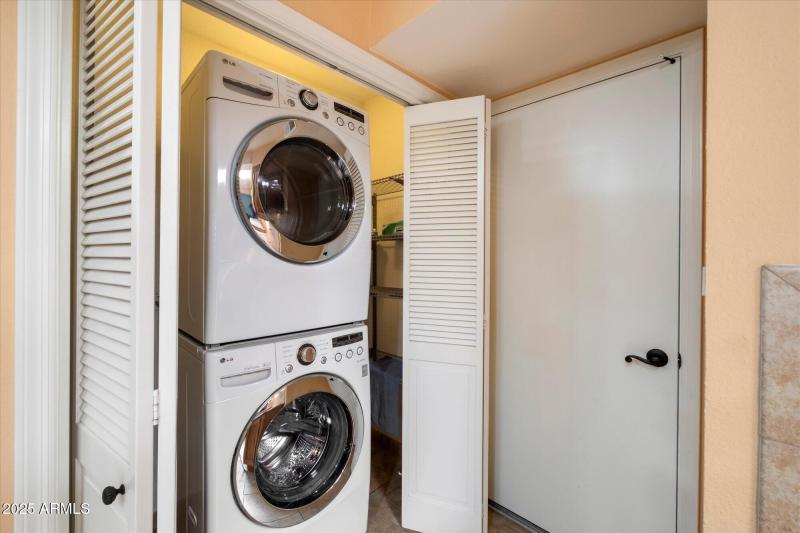 FRONT LOADING WASHER/DRYER