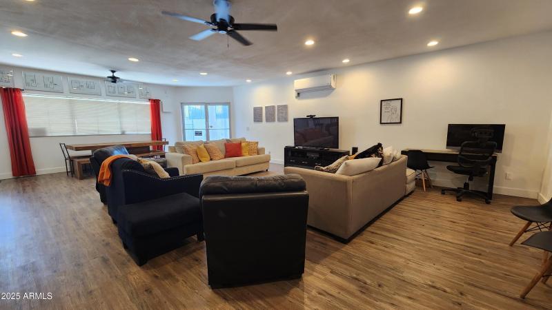 f6923118-d5d6-4d7b-a09f-b39c98f37db2-1_a