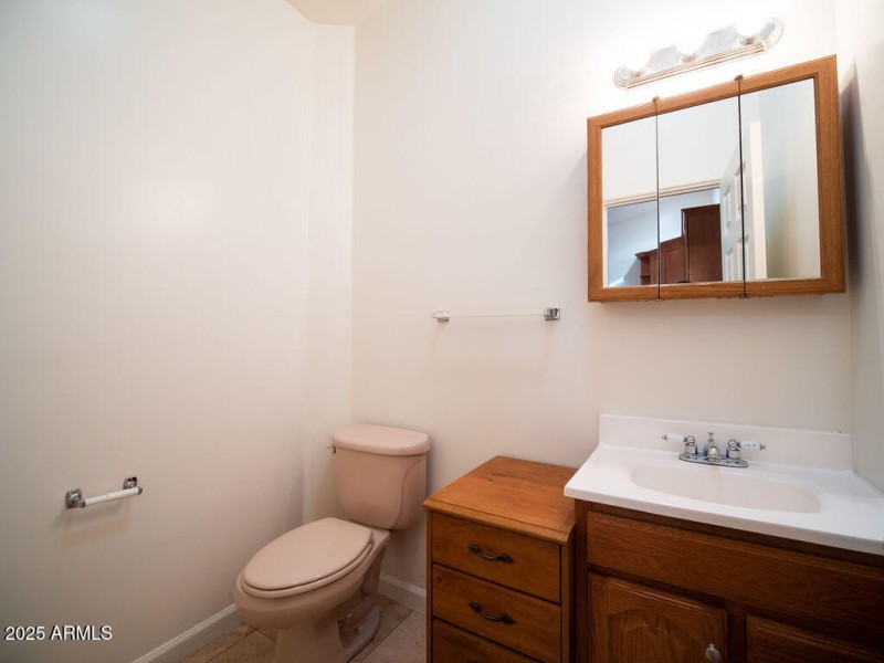 734 E Maryland 1 - Bathroom 1