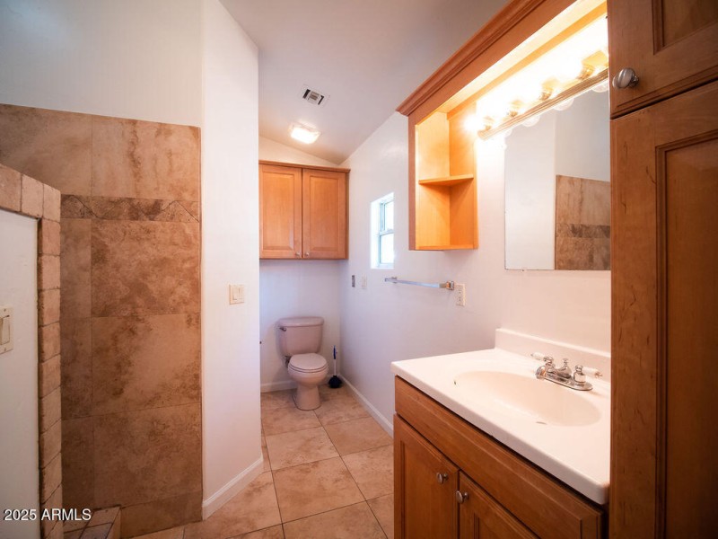 734 E Maryland 1 - Bathroom 2