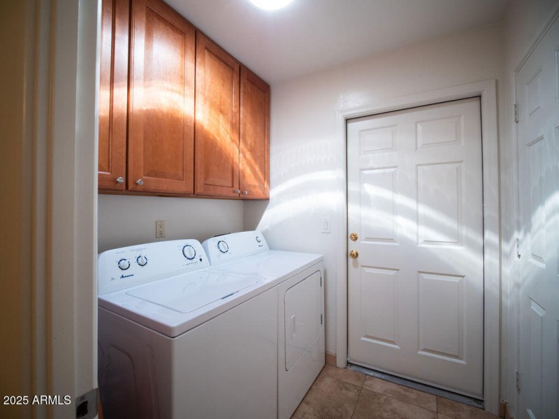 734 E Maryland 1 - Washer Room