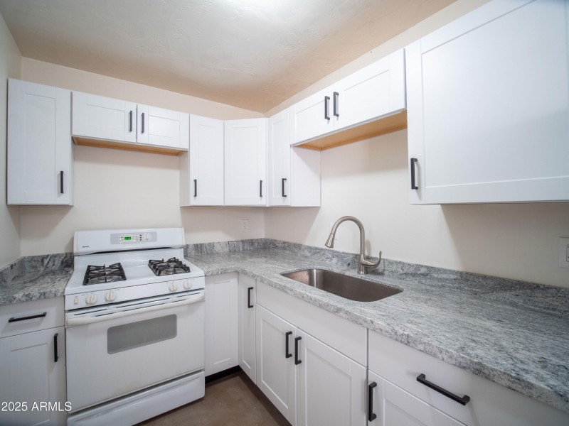734 E Maryland 2 - Kitchen