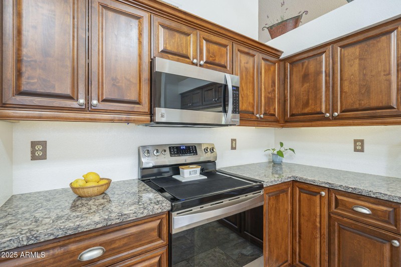 Kitchen range-oven, drawer cabinets10