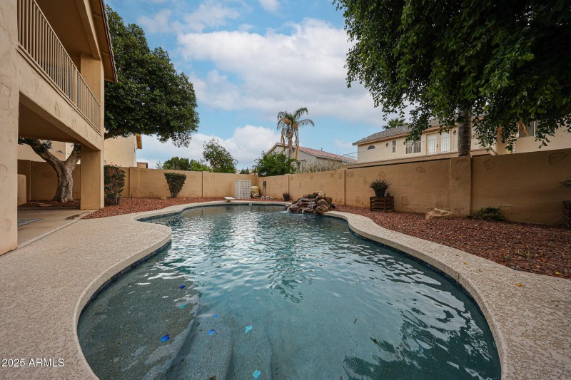 Diving pool with waterfall