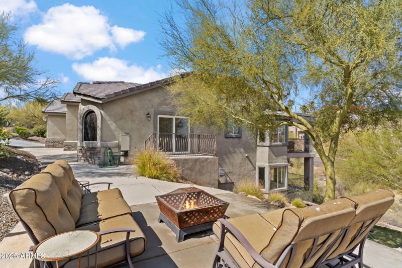 Outdoor Enteratining Space