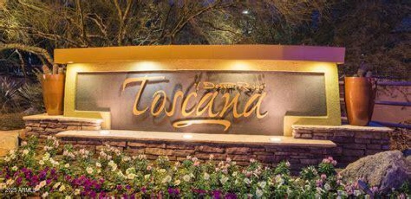 Toscana Entrance Evening