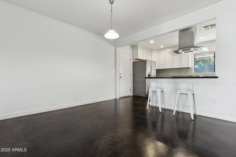 9-web-or-mls-2740-n-21st-dr