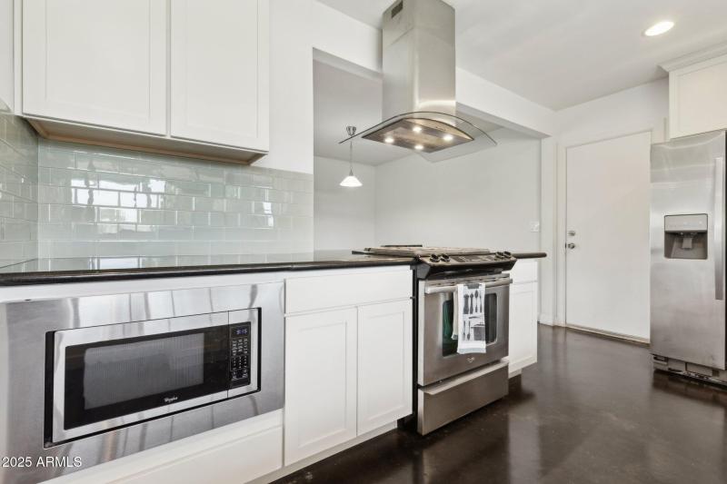 13-web-or-mls-2740-n-21st-dr