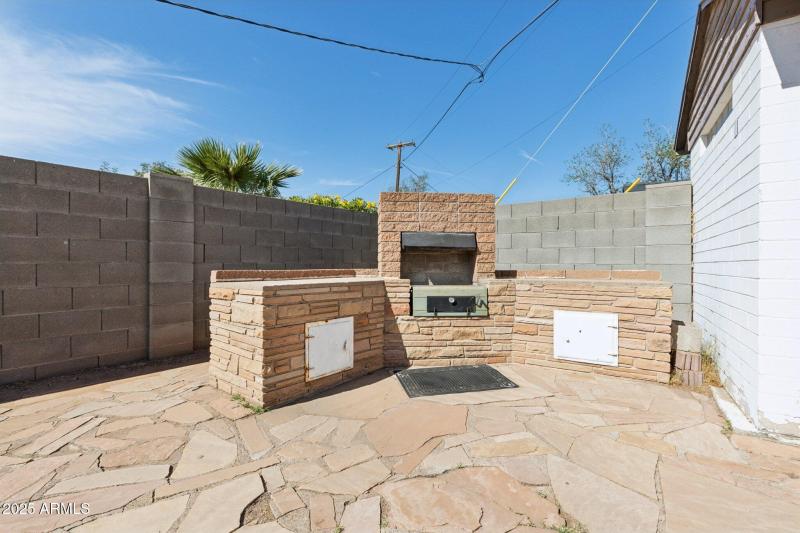 34-web-or-mls-2740-n-21st-dr