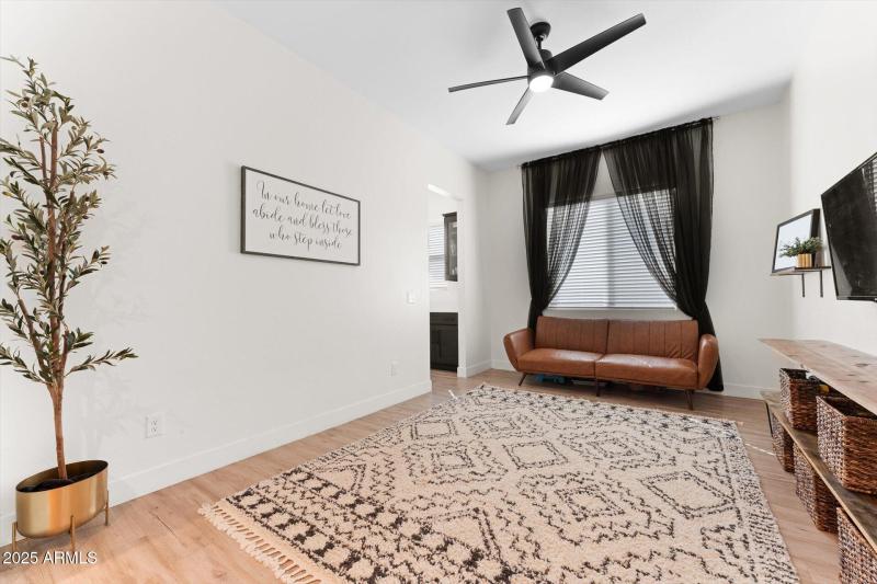 05-005-family-room