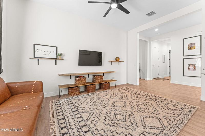 06-006-family-room