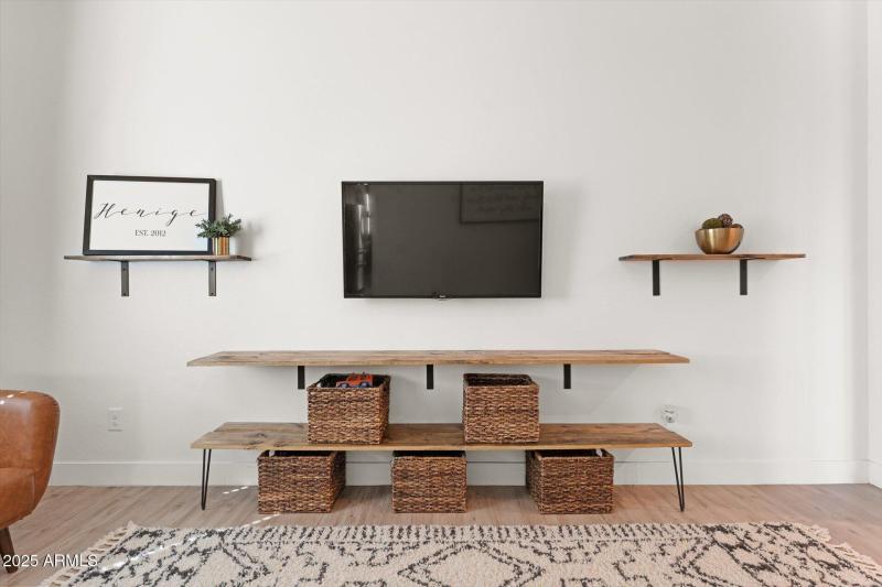 07-007-family-room