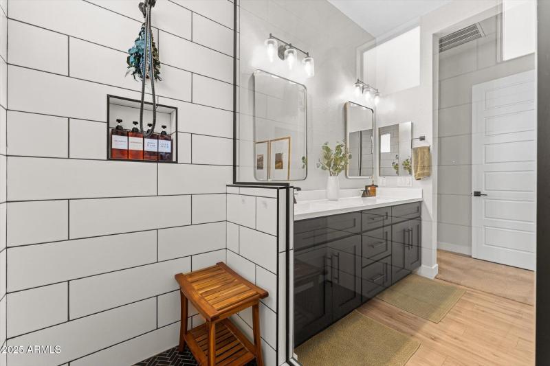 27-027-primary-bathroom