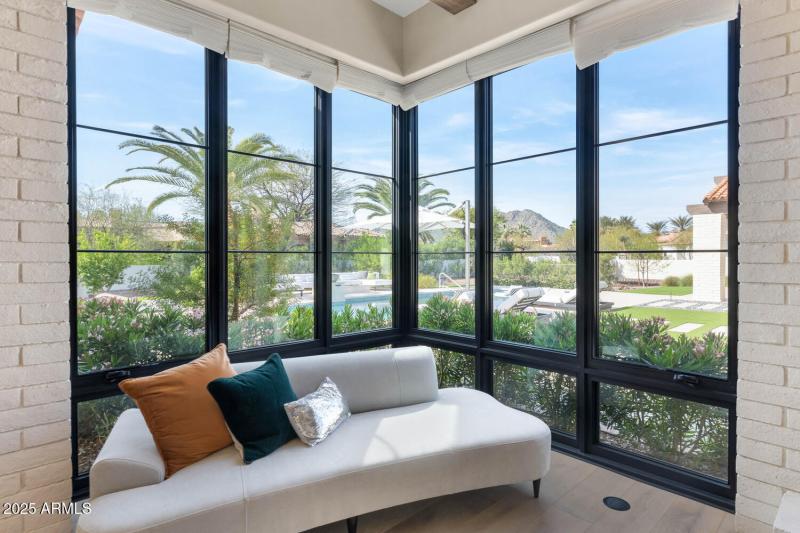 5353 E Sanna St-large-023-027-5353 E San