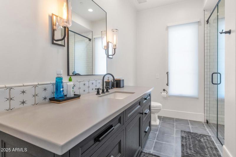 5353 E Sanna St-large-034-039-5353 E San