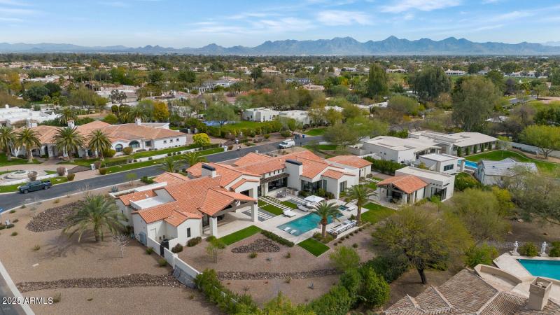 5353 E Sanna St-large-040-007-5353 E San