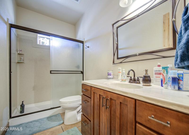 Bathroom 2-pic 2