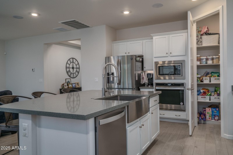 5) KITCHEN