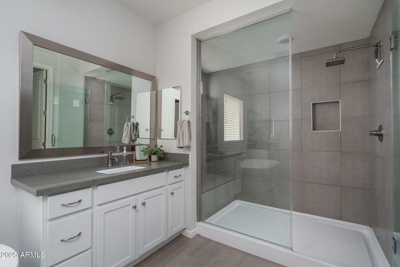 14) PRIMARY BATH