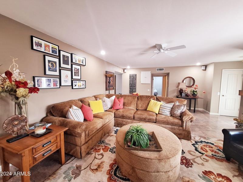 Formal living w 65"TV