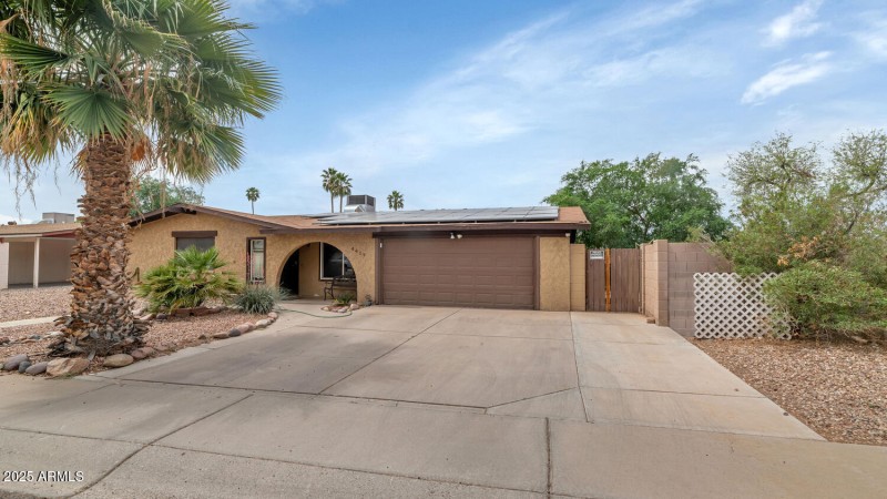 4417 W Sandra Cir-002-007-1500x844