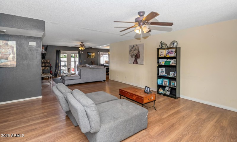 4417 W Sandra Cir-004-006-1500x901