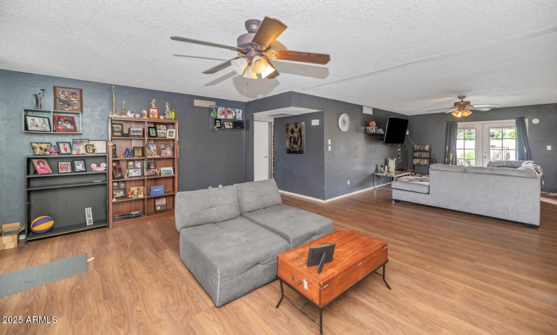 4417 W Sandra Cir-006-002-1500x901