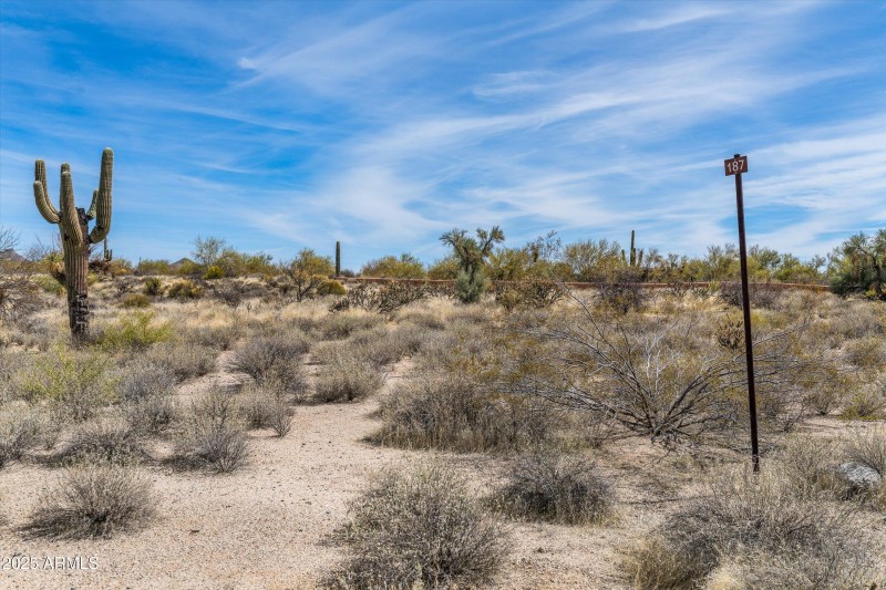 01-8395 E Leaning Rock Road #187 (1 of 2