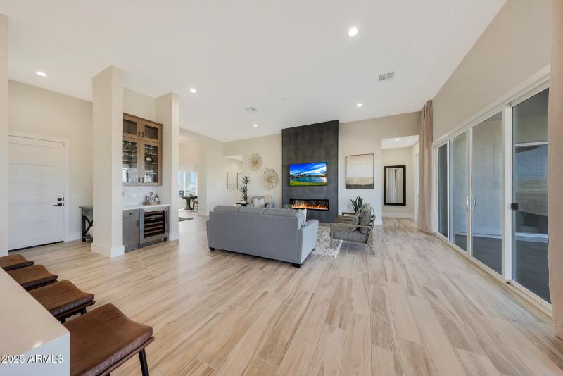 6 Great Room B2-18