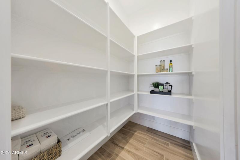 16 Pantry B2-25