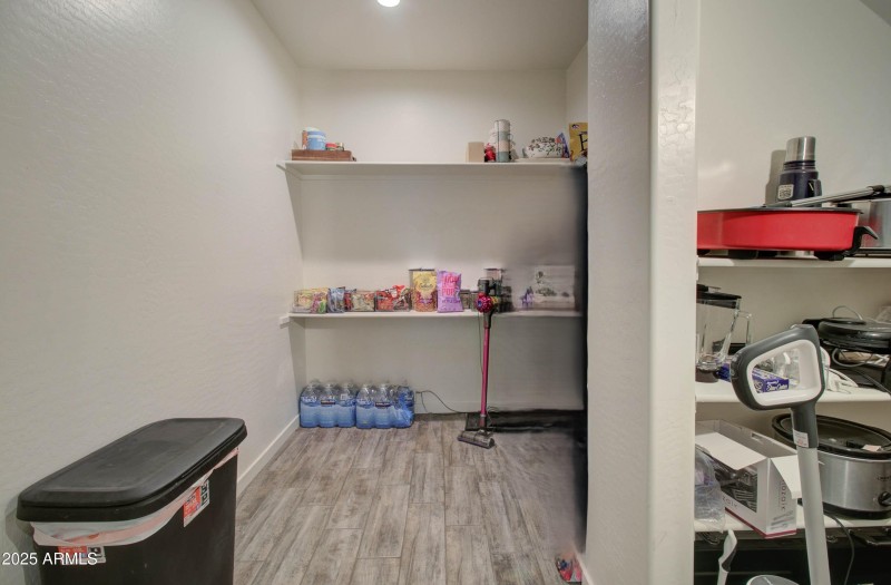 1654 W Redwood Ln -26 b