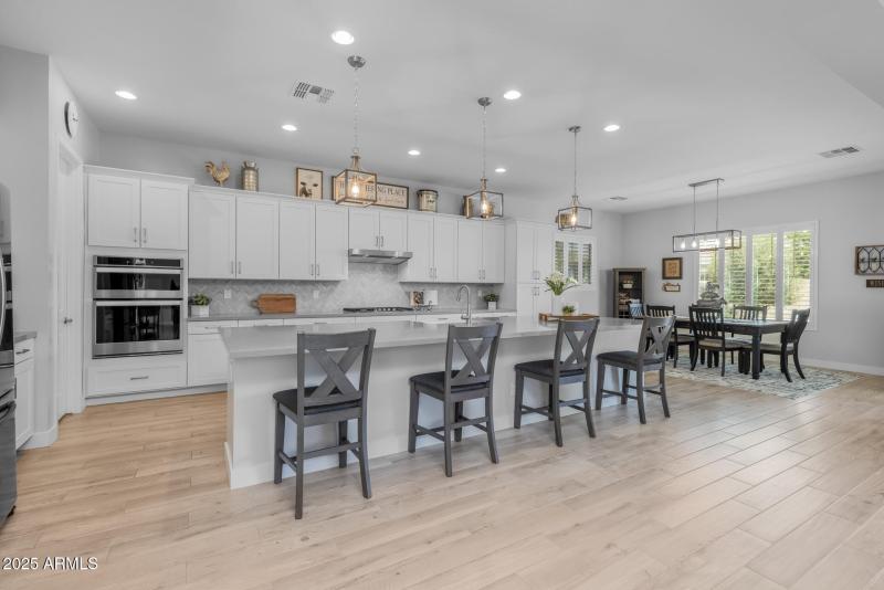 10)KITCHEN