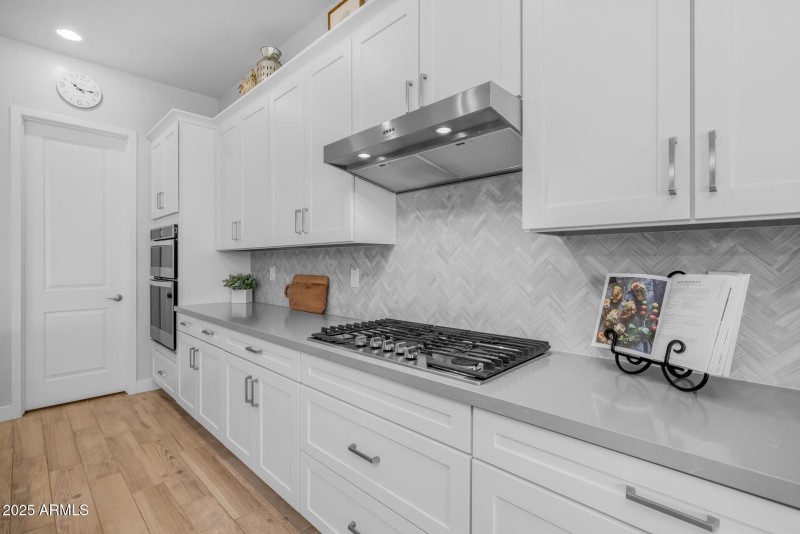 12)KITCHEN