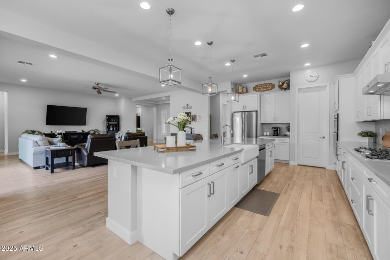 13)KITCHEN