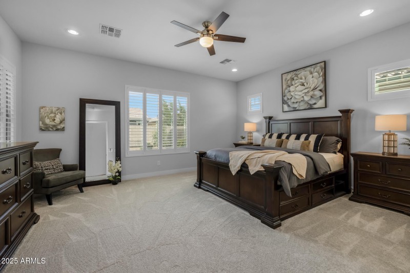 17)MASTER BED