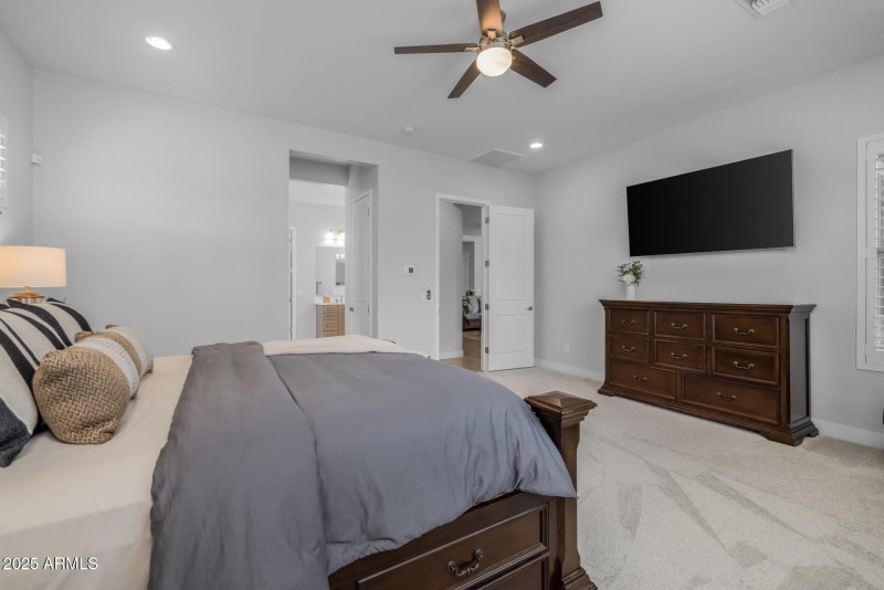 18)MASTER BED
