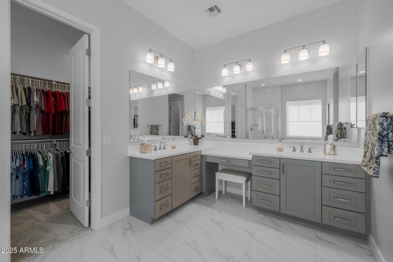 20)MASTER BATH