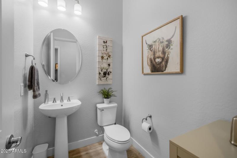 27)POWDER ROOM