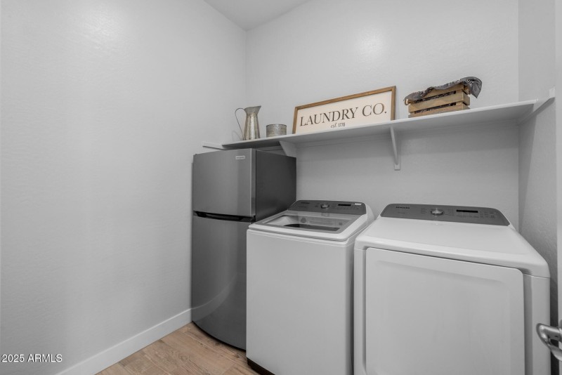 29)LAUNDRY ROOM