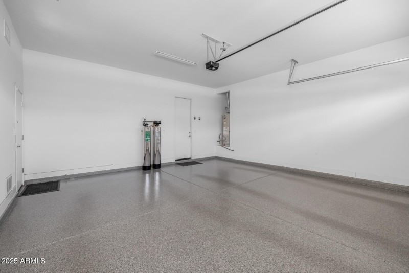 32)GARAGE