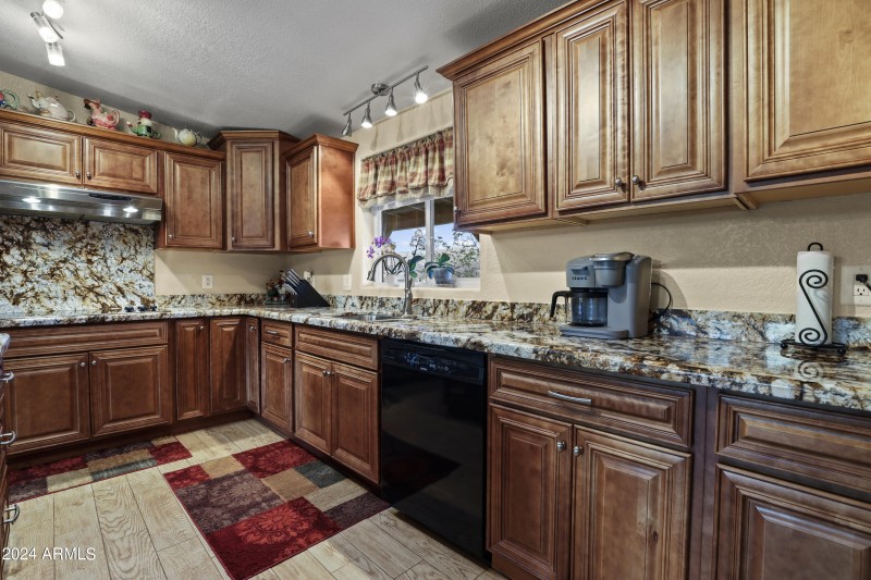 Kitchen (2)