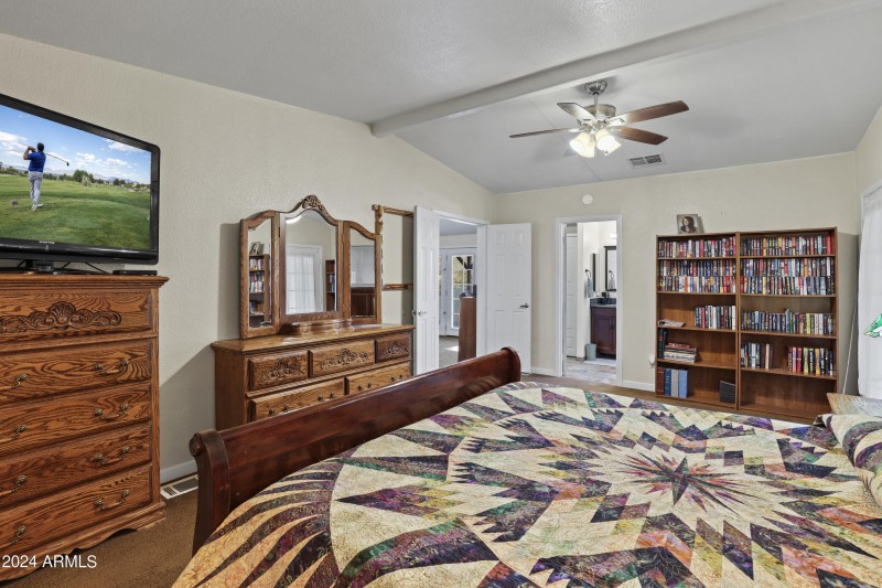 Master Bedroom (2)