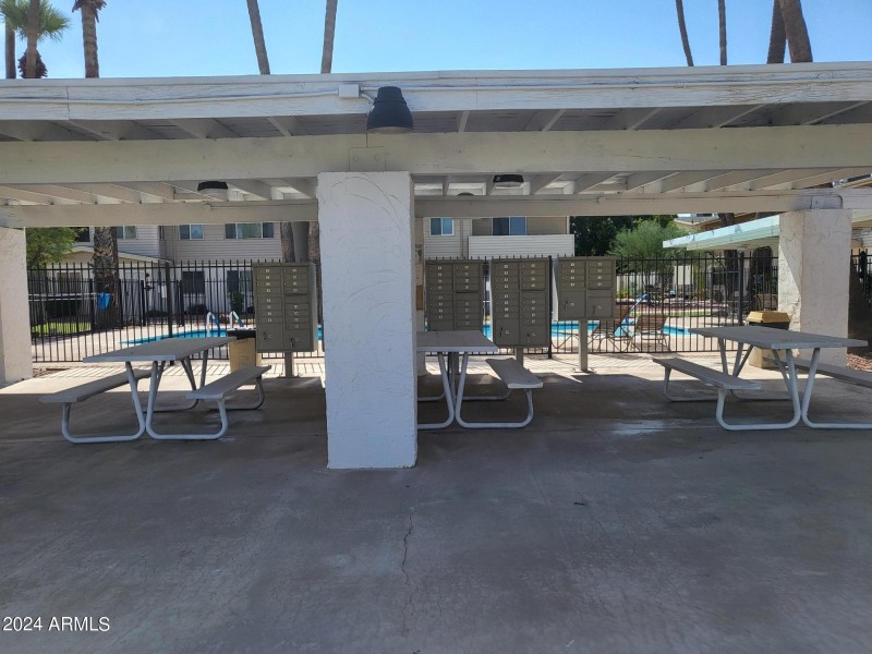 MAILBOX & PICNIC AREA