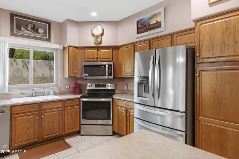 Kitchen/Stainless appliances