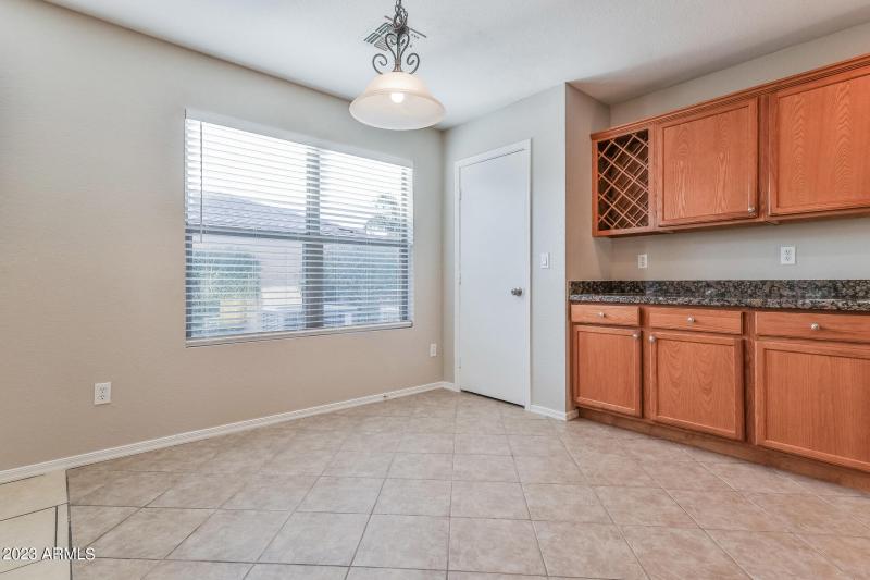 020-photo-dining-room-12053773